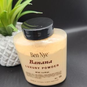Ben Nye Banana Luxury Powder